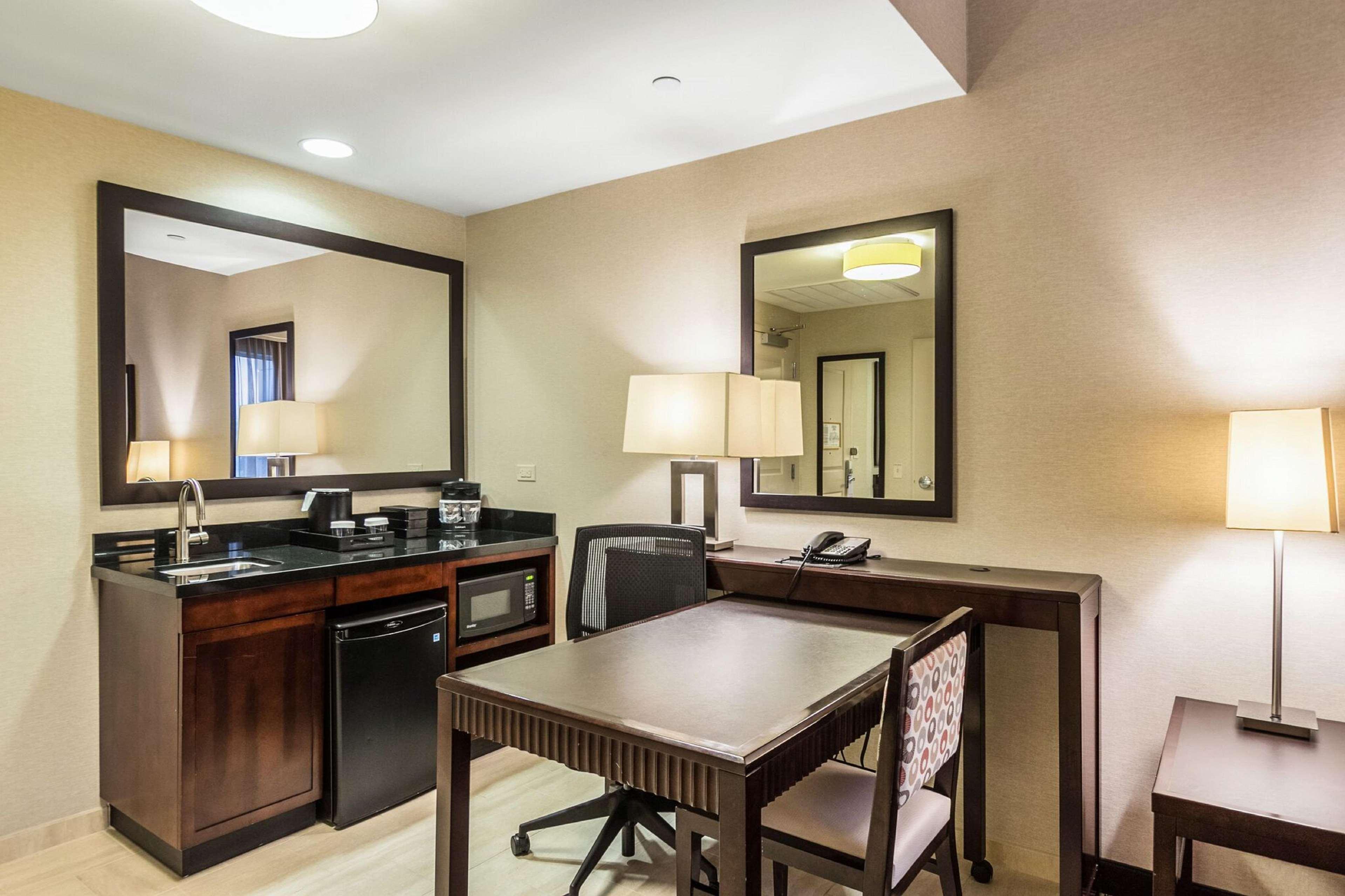 Embassy Suites By Hilton Newark Airport Elizabeth Kültér fotó